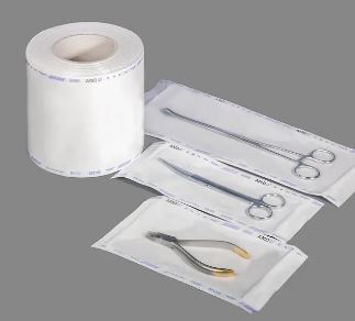 Cum îmbunătățește materialul Tyvek proprietățile de barieră microbiană ale ambalajelor de sterilizare?